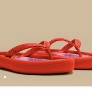 Farm Rio Orange Cambui Canoe Flip Flop New in Box
Size US 8/9
